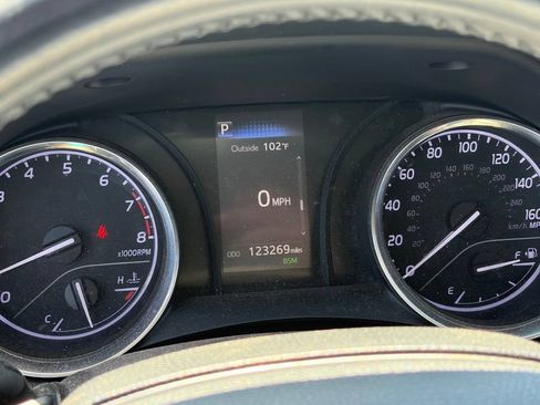 Used 2018 Toyota Camry SE w/ Convenience Package FWD image 10