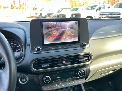 Used 2022 Hyundai Kona SEL w/ Convenience Package image 18