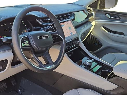 Used 2022 Jeep Grand Cherokee Overland image 18