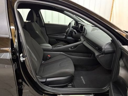 Used 2025 Hyundai Elantra Sport FWD image 20