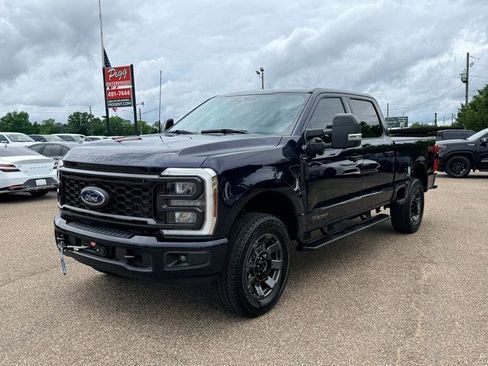 Used 2024 Ford F250 Lariat w/ Sport Appearance Package AWD/4WD image 3