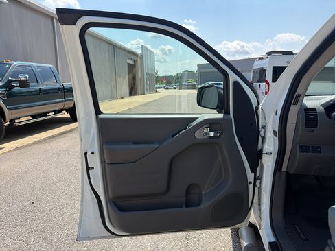 Certified 2018 Nissan Frontier SV w/ Value Truck Package RWD image 9