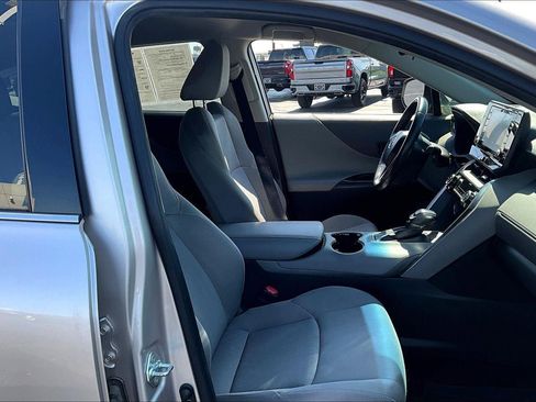 Used 2021 Toyota Venza LE AWD/4WD image 7