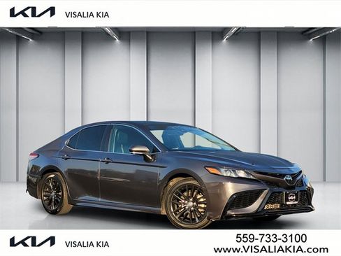 Used 2023 Toyota Camry SE image 1