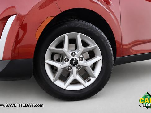 Used 2024 Kia Soul LX w/ Option Group 015 FWD image 3