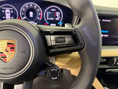 Certified 2026 Porsche Cayenne AWD/4WD image 29