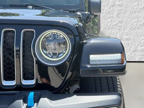 Used 2023 Jeep Wrangler Unlimited Sahara AWD/4WD image 9
