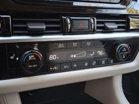 Certified 2022 Nissan Pathfinder SV w/ SV Black Package image 17