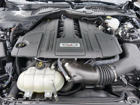 Used 2022 Ford Mustang GT RWD image 9
