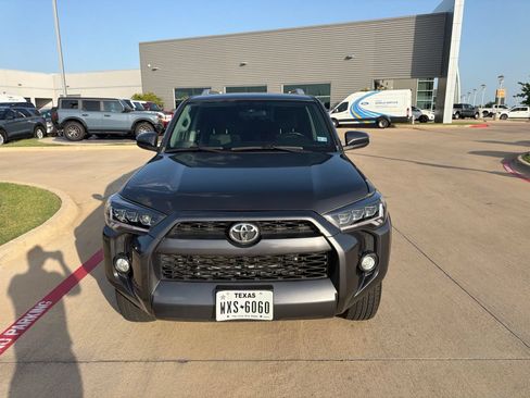 Used 2017 Toyota 4Runner SR5 RWD image 2