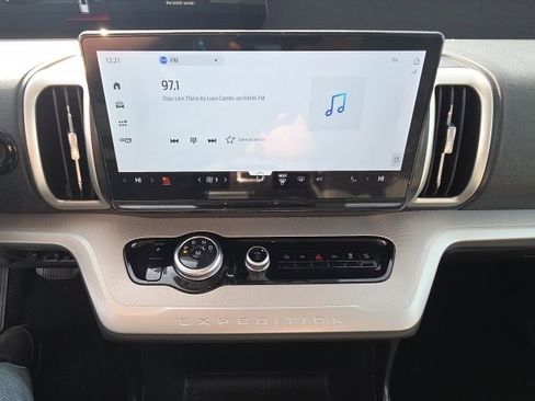 Used 2025 Ford Expedition Active image 34