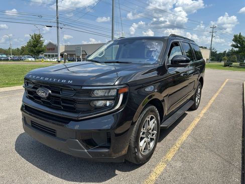 Used 2025 Ford Expedition Active AWD/4WD image 8