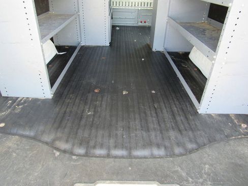 Used 2015 Chevrolet Express 2500 RWD image 26
