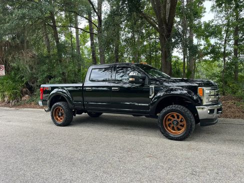 Used 2017 Ford F250 Lariat w/ Lariat Ultimate Package AWD/4WD image 3