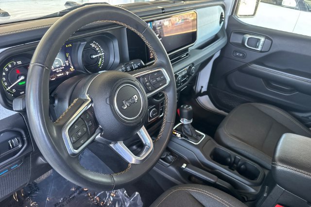 Used 2024 Jeep Wrangler Unlimited Sahara AWD/4WD image 10
