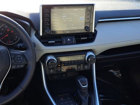 Used 2021 Toyota RAV4 XLE Premium AWD/4WD image 27