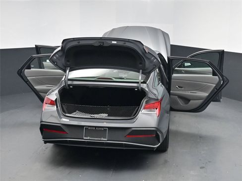 Certified 2024 Hyundai Elantra Blue image 30