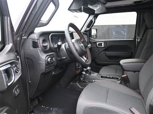 Used 2024 Jeep Wrangler Unlimited Rubicon w/ Technology Group image 16