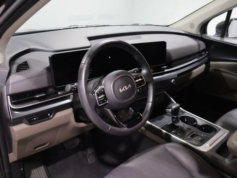 Used 2025 Kia Carnival FWD image 15