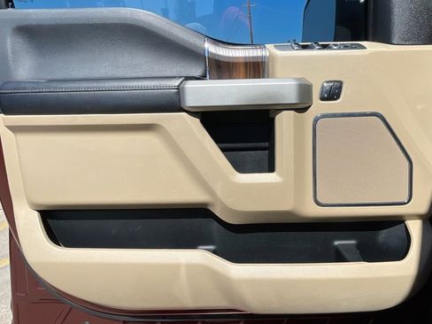 Used 2015 Ford F150 Lariat image 31