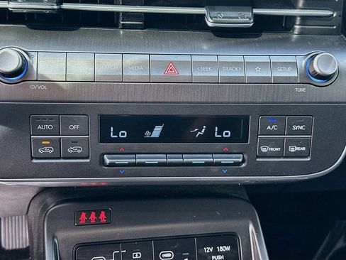 Used 2025 Hyundai Kona Limited AWD/4WD image 15