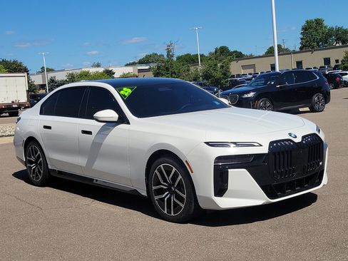 Used 2023 BMW 760i xDrive AWD/4WD image 2