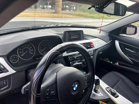 Used 2018 BMW 320i Sedan RWD image 9