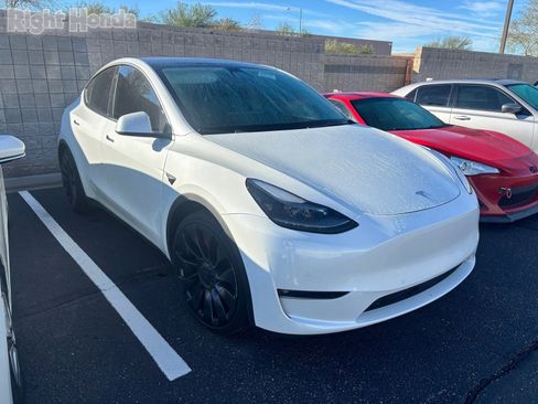 Used 2022 Tesla Model Y Performance image 5