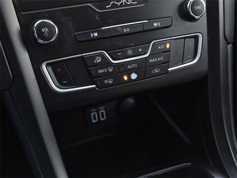 Used 2020 Ford Fusion SE w/ Equipment Group 151A image 20