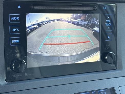 Used 2015 Toyota Sienna L image 29