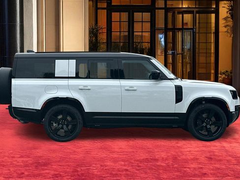 New 2026 Land Rover Defender 130 X-Dynamic SE image 8