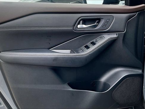 Certified 2023 Nissan Rogue SL AWD/4WD image 22