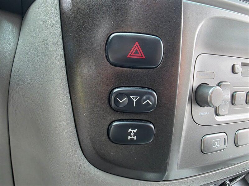Used 2004 Toyota Land Cruiser w/ Convenience Pkg AWD/4WD image 55