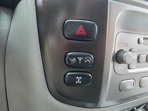 Used 2004 Toyota Land Cruiser w/ Convenience Pkg AWD/4WD image 55