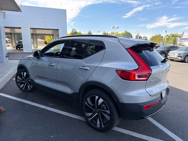 Used 2024 Volvo XC40 B5 Plus w/ Protection Package Premier AWD/4WD image 4
