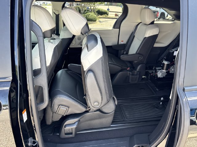 Used 2025 Toyota Sienna Limited AWD/4WD image 16