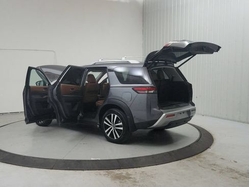 Used 2024 Nissan Pathfinder Platinum FWD image 14