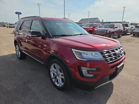 Used 2017 Ford Explorer XLT w/ Equipment Group 202A AWD/4WD image 6
