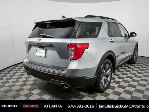 Used 2021 Ford Explorer XLT w/ Equipment Group 202A RWD image 3