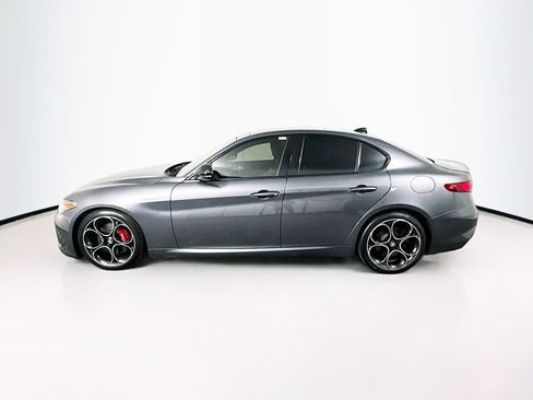 Used 2022 Alfa Romeo Giulia Veloce RWD image 4