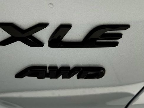 Used 2022 Toyota Corolla Cross XLE w/ Convenience Package AWD/4WD image 14