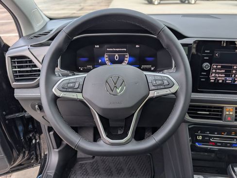 New 2026 Volkswagen Taos SE image 14