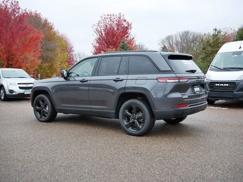 Certified 2024 Jeep Grand Cherokee Limited w/ Black Appearance Package image 3