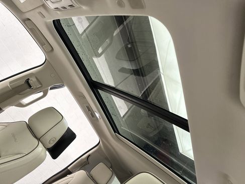 Used 2021 GMC Yukon XL Denali w/ Denali Premium Package image 24