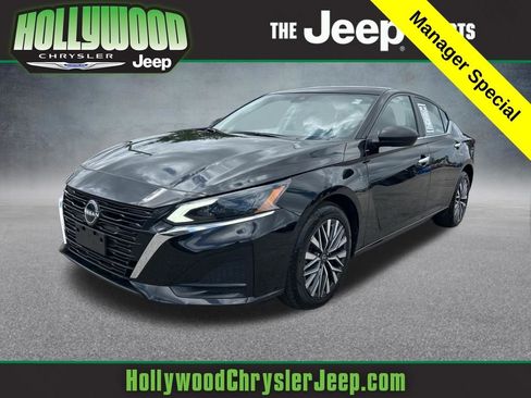 Used 2024 Nissan Altima 2.5 SV AWD/4WD image 1