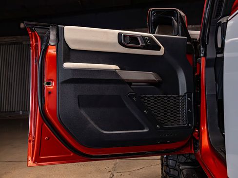 Used 2023 Ford Bronco Wildtrak image 28