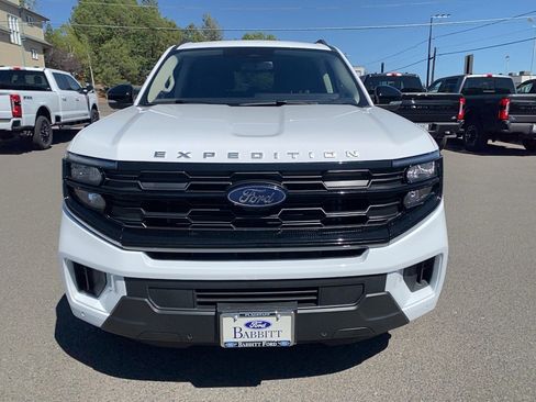 Certified 2025 Ford Expedition Active AWD/4WD image 3