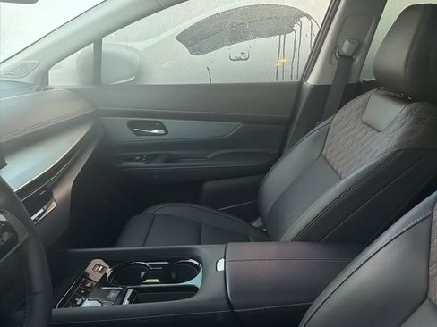 Used 2025 Nissan Murano Platinum w/ Cargo Package image 11