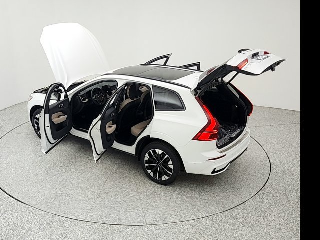 New 2026 Volvo XC60 B5 Plus w/ Protection Package Premier AWD/4WD image 40