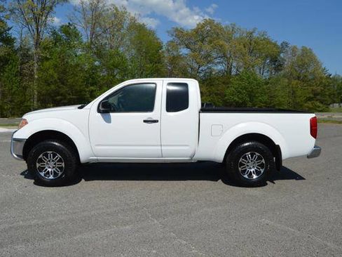 Used 2010 Nissan Frontier SE image 6